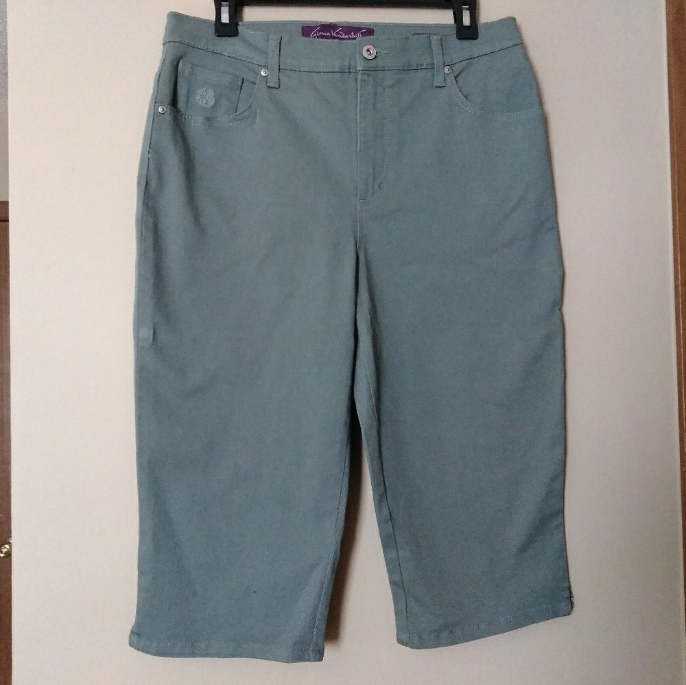 Crop jeans shorts by Gloria Vanderbilt